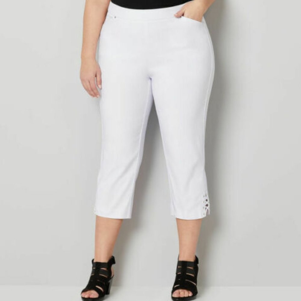 Avenue BLACK Super Stretch Pull On Capri NWT 26